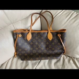 100% Authentic Louis Vuitton Neverfull Should bag.
